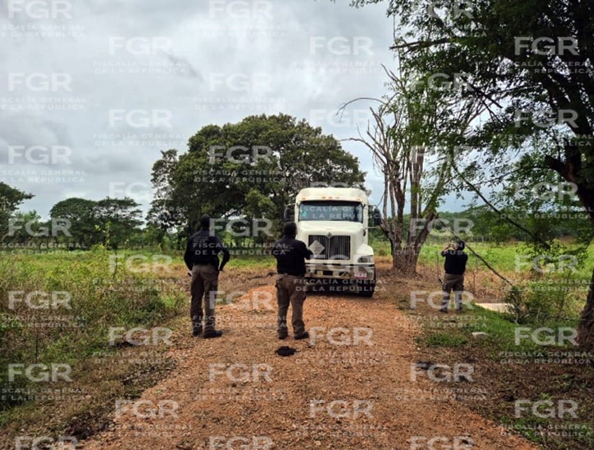 EN CATEO, FGR ASEGURA APROXIMADAMENTE 36 MIL LITROS DE HIDROCARBURO EN EL MUNICIPIO DEL CENTRO, TABASCO.