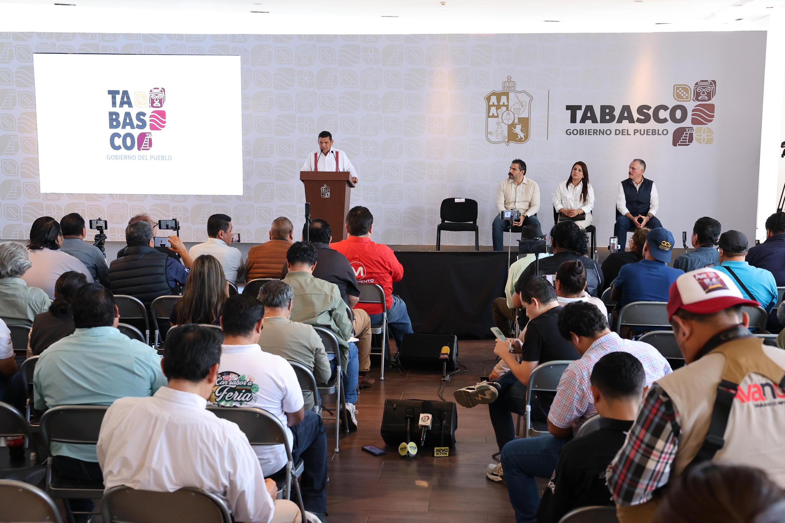 En Tabasco se privilegia el derecho a la educación y la salud de la niñez; comunidad escolar de Paraíso es atendida por autoridades, aunque no hay pruebas de contaminación de Refinería Dos Bocas.