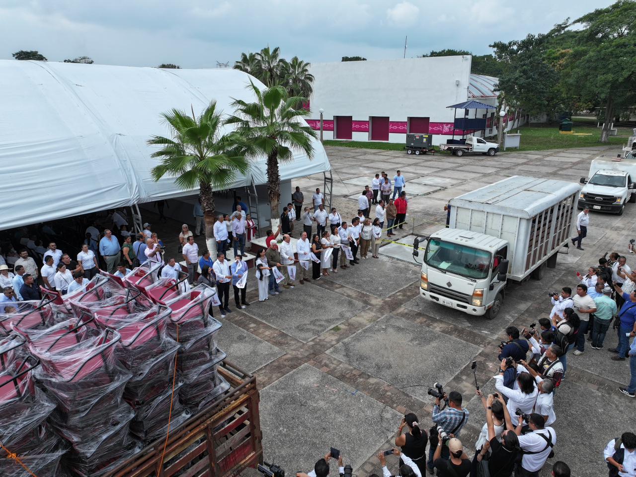 Con entrega de mobiliario escolar, Gobierno del Estado y Pemex impulsan educación de calidad en Tabasco.