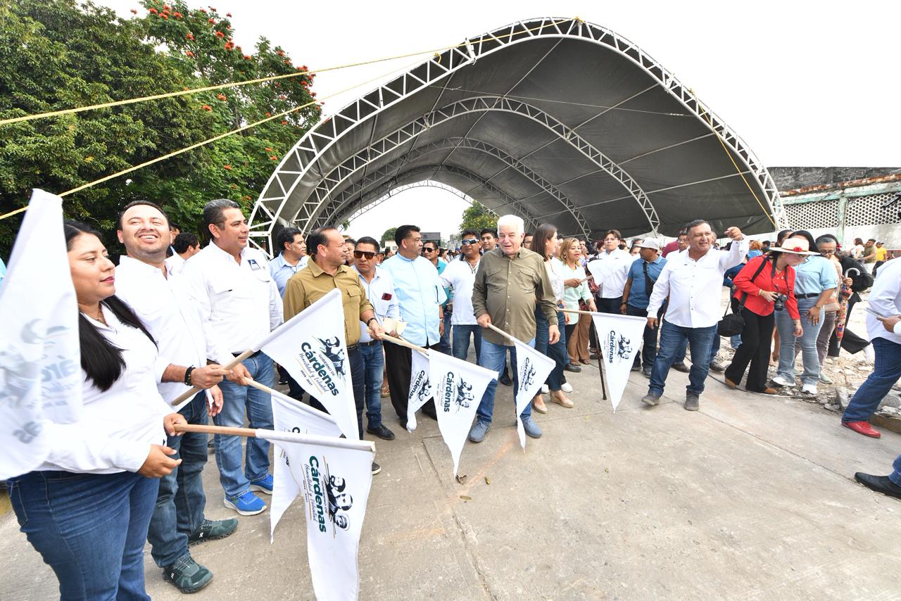 Suma de esfuerzos del gobierno estatal y municipal transforma Cárdenas; atestigua José Ramiro López Obrador inicio de obras urbanas en este municipio.