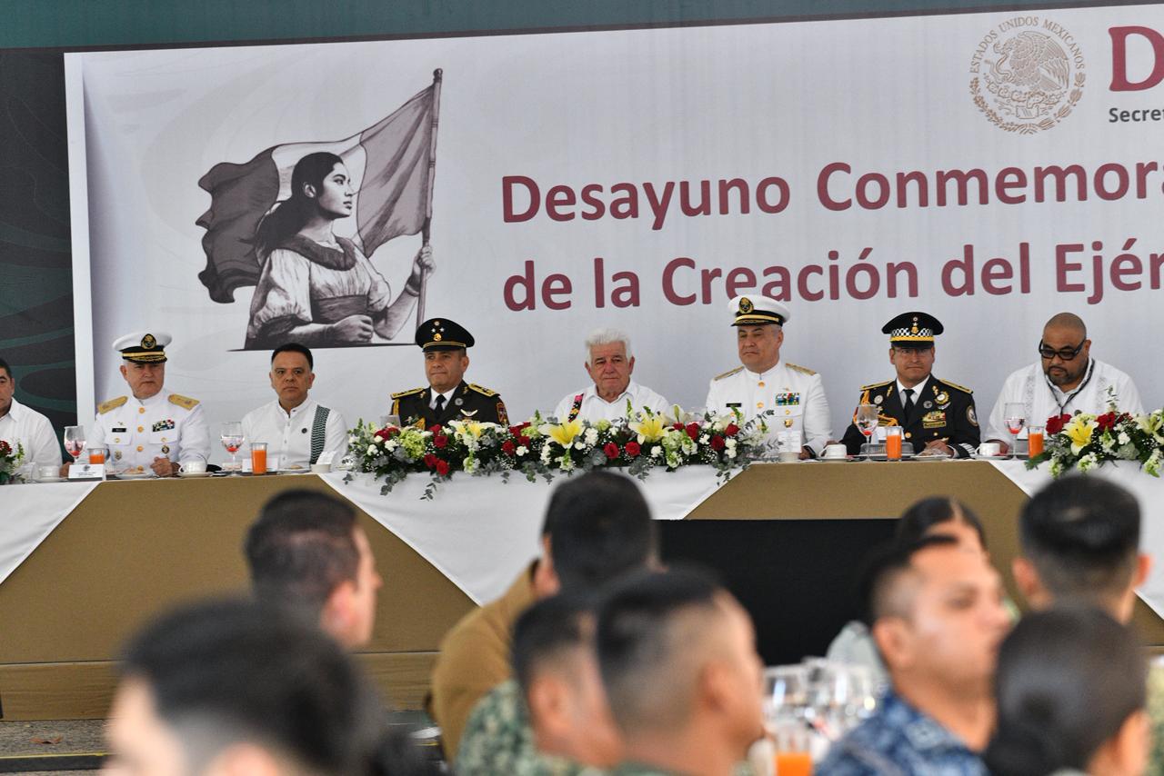 Gobierno del Estado reconoce entrega y compromiso del Ejército Mexicano en defensa de la soberanía nacional, la seguridad y en favor de la población en situaciones de emergencia.