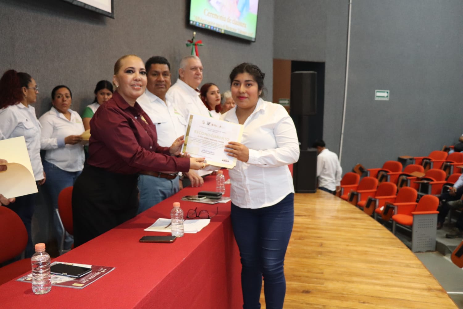 Alfabetizan IEAT-UIET Tacotalpa a 70 personas.