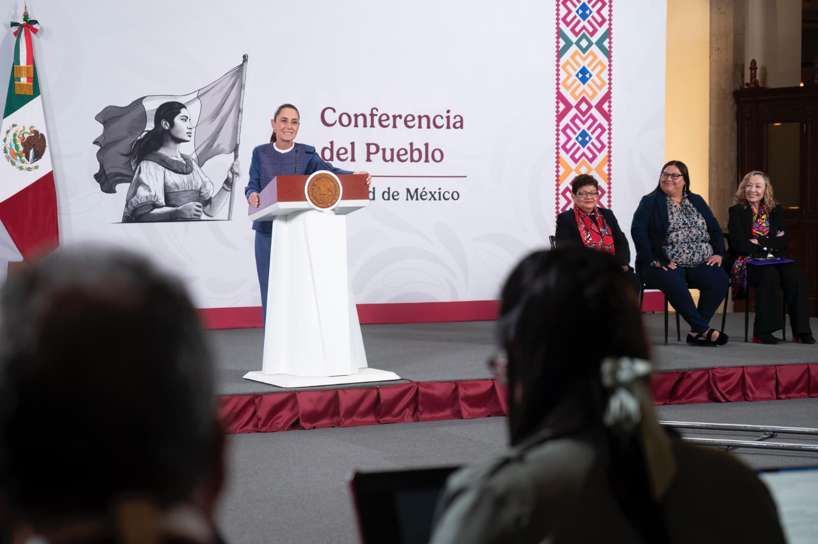 Presidenta Claudia Sheinbaum enviará al Senado iniciativa de ley general para prevenir, investigar, sancionar y reparar el daño por el delito de feminicidio.