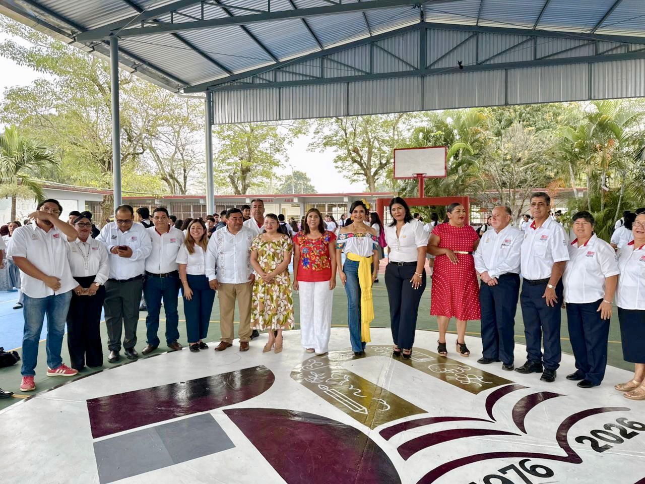 Mari Luz Velázquez Jiménez visita el Plantel No. 7 del Cobatab.