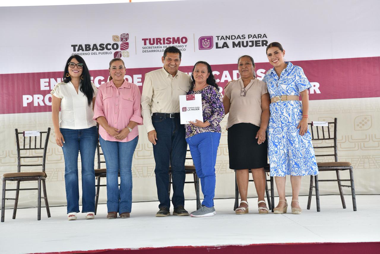 Con entrega de 1,200 Tandas para la Mujer a emprendedoras de Cunduacán, Gobierno del Estado fortalece base comunitaria y asegura independencia económica.