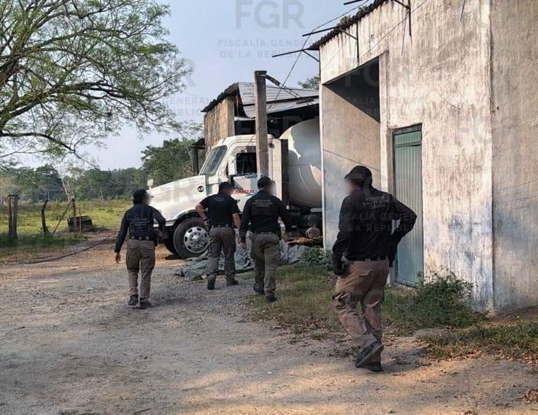 En cateo FGR asegura pipa con aproximadamente 19 mil litros de gas L.P. en Cárdenas, Tabasco.