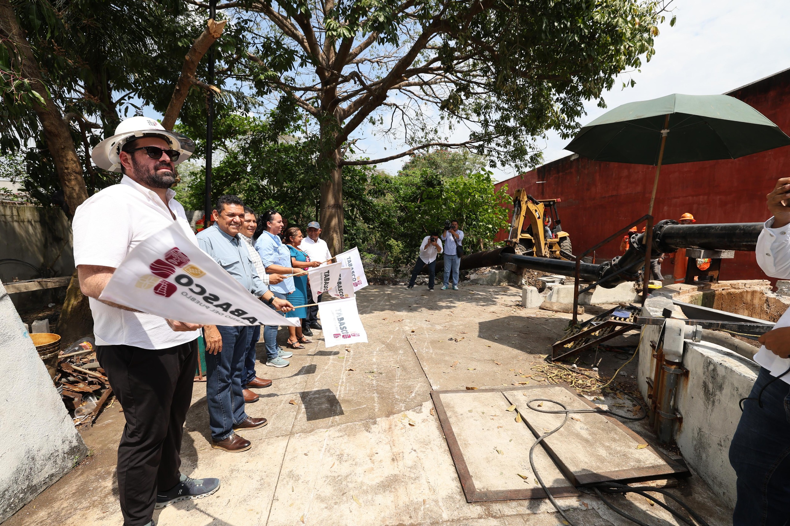 Gobierno del Estado impulsa plan para rehabilitar cárcamos de bombeo en la entidad; Javier May da banderazo de inicio de obras en Jalpa de Méndez.