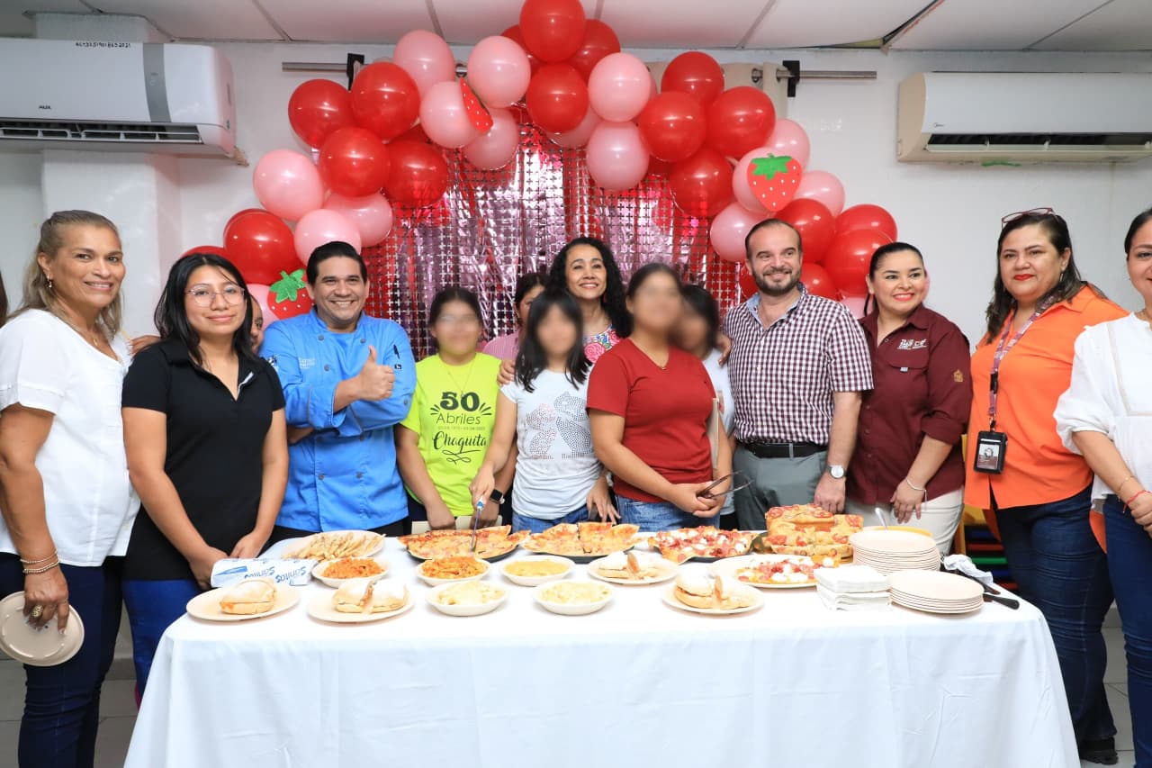 Entrega presidenta del DIF constancias de capacitación a jovencitas de Casa Hogar que concluyeron cursos del IFORTAB.