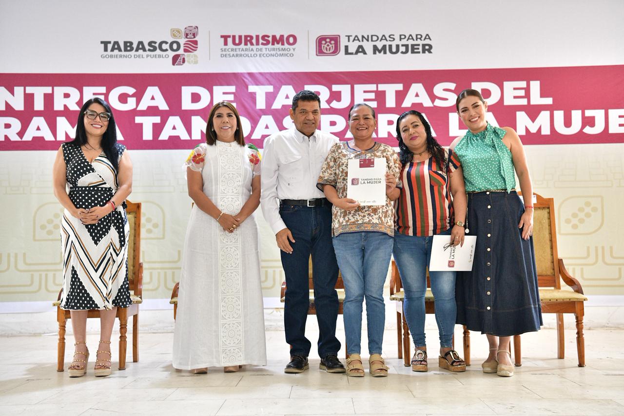 Gobierno del Estado impulsa desarrollo de mujeres de Huimanguillo con la entrega de mil 500 tandas.