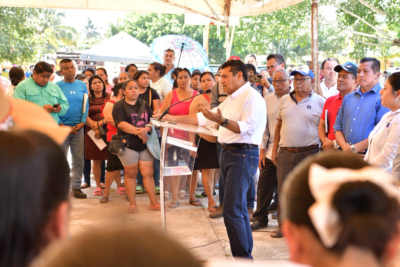 Anuncia Javier May entrega de dos ambulancias para agilizar atención en casos de urgencias médicas en comunidades Azucenas y Gutiérrez Gómez de Cárdenas.