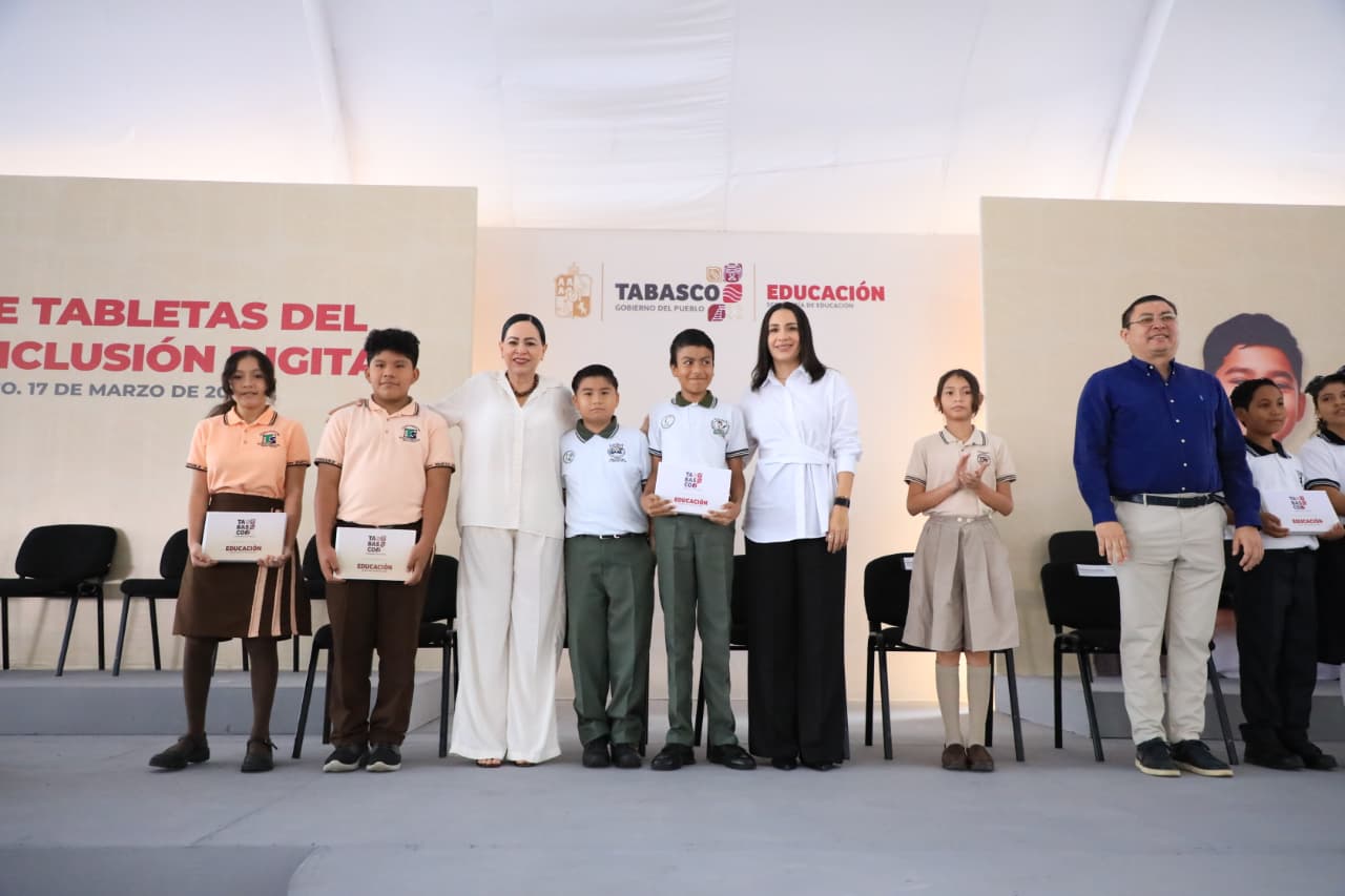 Gobierno del Estado siembra el Tabasco de mañana; más de 12 mil 500 estudiantes de secundaria de Centro y Nacajuca reciben tabletas del programa Inclusión Digital.