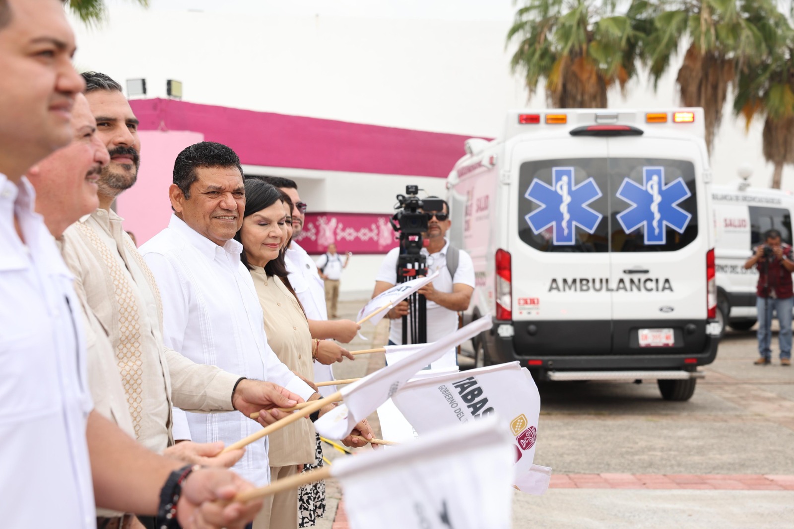 Refuerza Gobierno del Estado servicios de atención prehospitalaria con 20 nuevas ambulancias para atender emergencias en zonas apartadas.