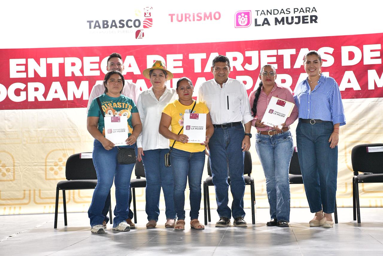 Con entrega de 800 tandas a emprendedoras, Gobierno del Pueblo impulsa la economía de Balancán, con manos de mujer.