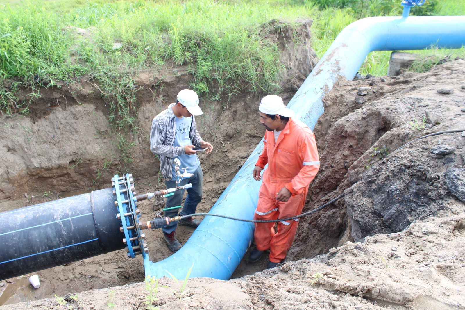 Avanzan construcciones de línea de conducción de agua potable y cárcamos en Comalcalco y Cunduacán.