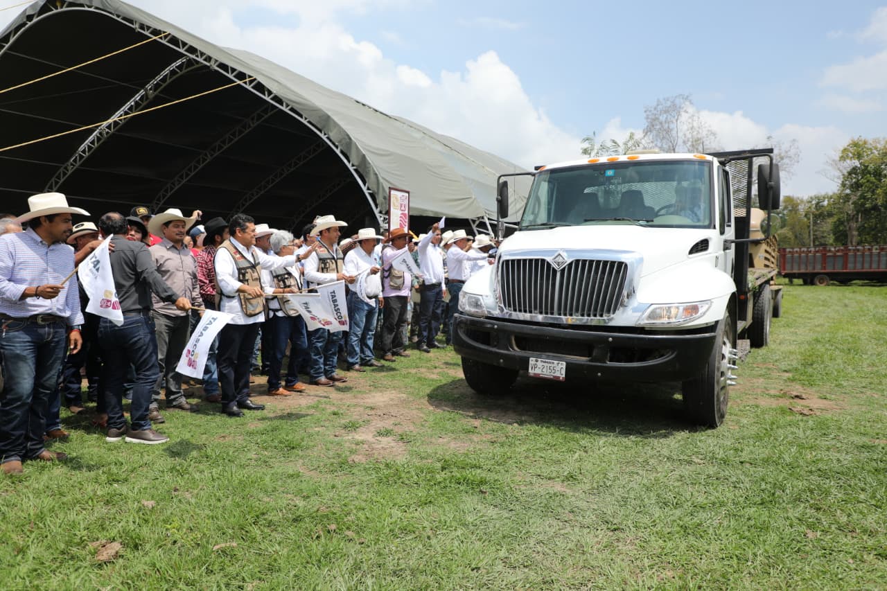 Llega Crédito Ganadero a la Palabra a Cárdenas con 100 sementales y mil novillonas; “un apoyo histórico del Gobierno del Estado que nos devuelve la esperanza”: productores.