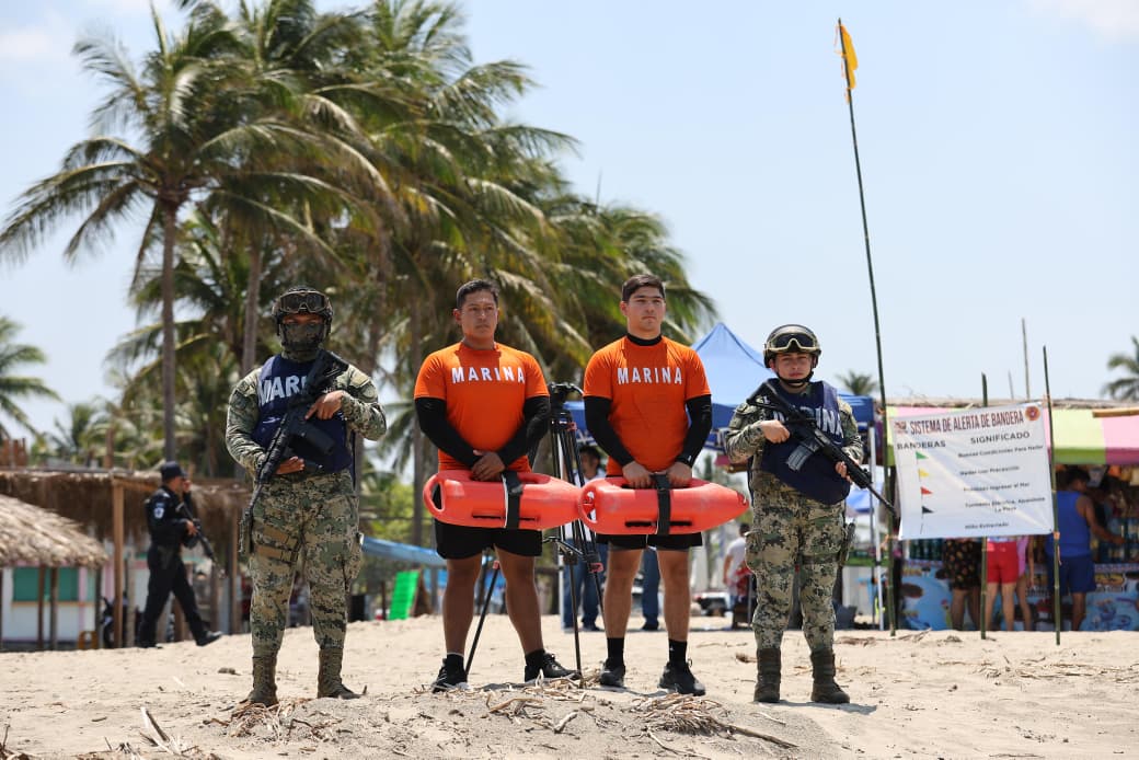 Gobierno del Estado fortalece seguridad en playas mediante operativo Vacaciones Seguras 2026; familias disfrutan con alegría del descanso de Semana Santa.