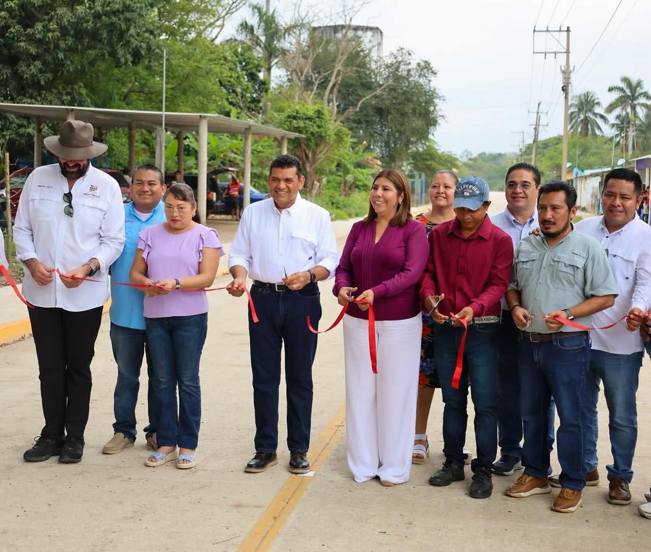 Entregan Javier May y Mari Luz nuevas obras para Huimanguillo