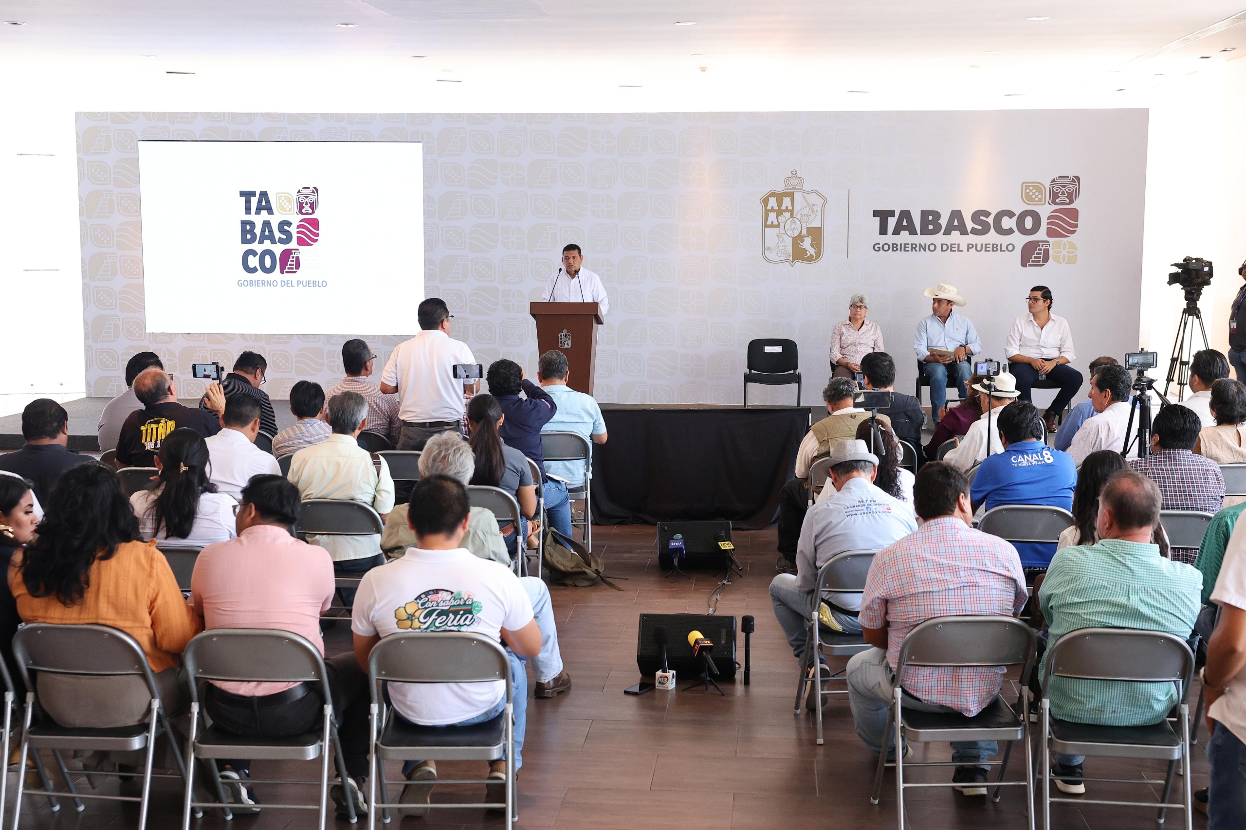 Gobierno del Estado continuará fortaleciendo infraestructura educativa; anuncia Javier May visita de titular de la SEP a Tabasco.