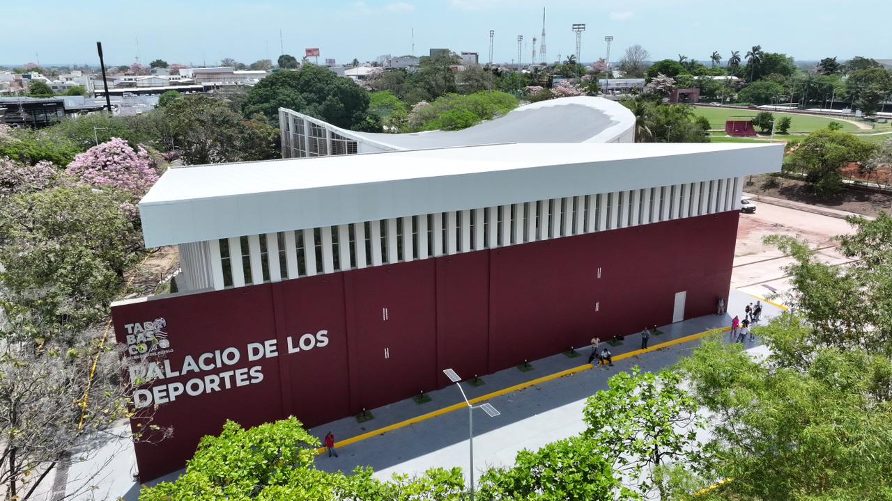 Supervisa Javier May construcción del nuevo Palacio de los Deportes; con 23 mdp se recupera emblemático inmueble a favor de la juventud tabasqueña.