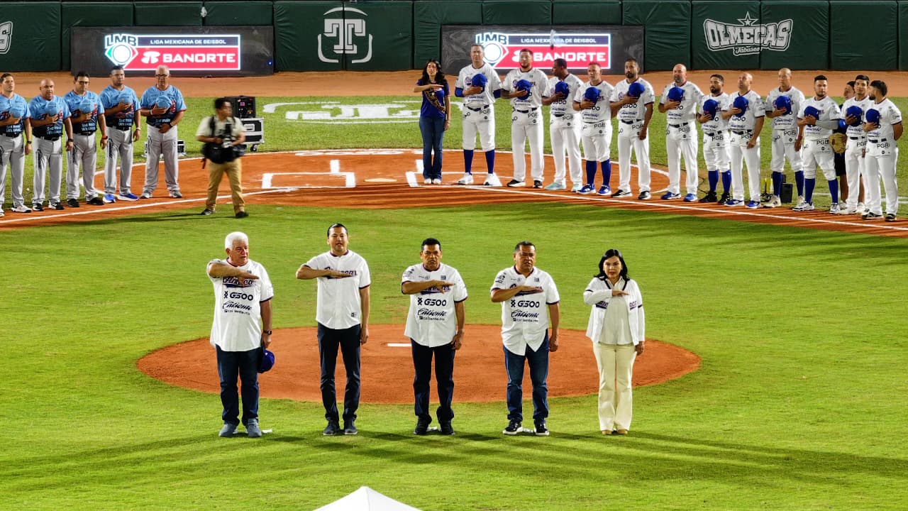 Inaugura Javier May temporada 2026 de los Olmecas de Tabasco en un ambiente lleno de algarabía.