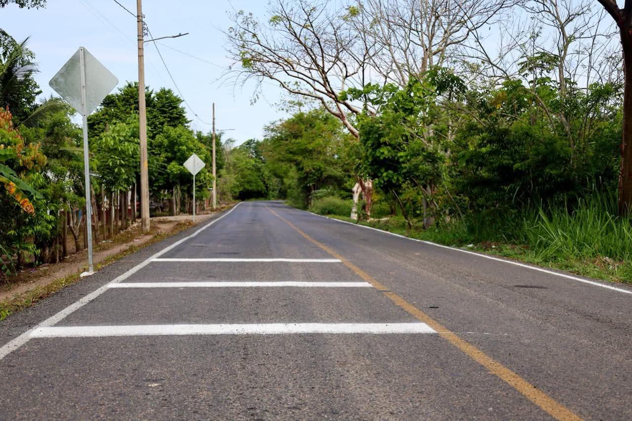 Rehabilita Huimanguillo carreteras mejorando vías de comunicación