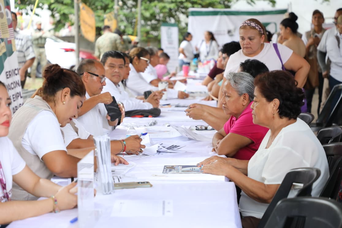 Vecinos de colonia Espejo II reciben beneficios de Jornadas de Paz; este año han atendido a más de 14 mil habitantes de Centro.