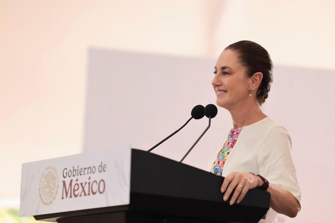 En Palenque, la presidenta Claudia Sheinbaum anuncia que la Beca Gertrudis Bocanegra se otorgará a todos los estudiantes universitarios de Chiapas.