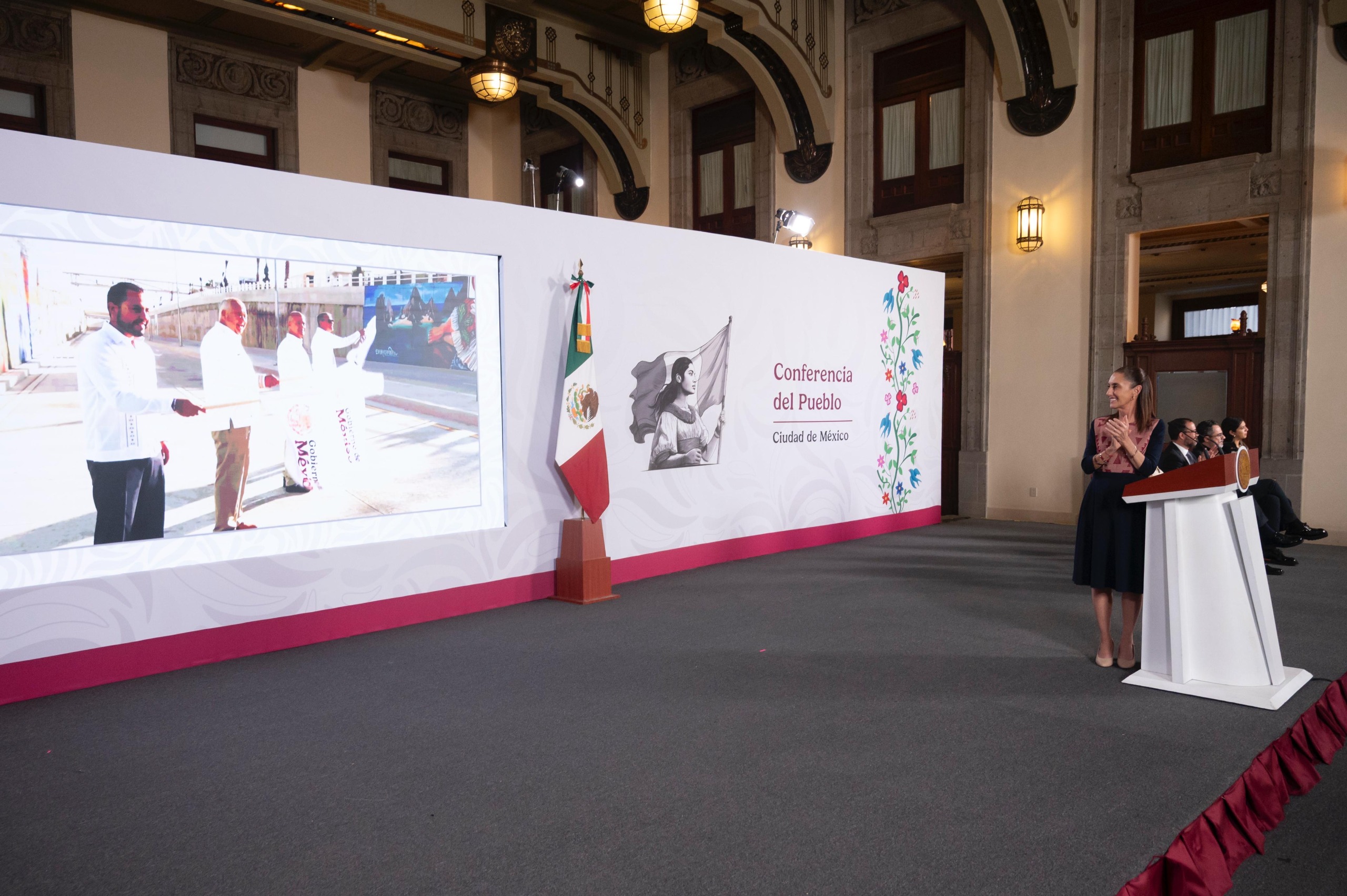 Presidenta Claudia Sheinbaum presenta el Programa Cátedras de la Diáspora Mexicana dirigido a jóvenes investigadores en el exterior que mantienen vínculo con México.