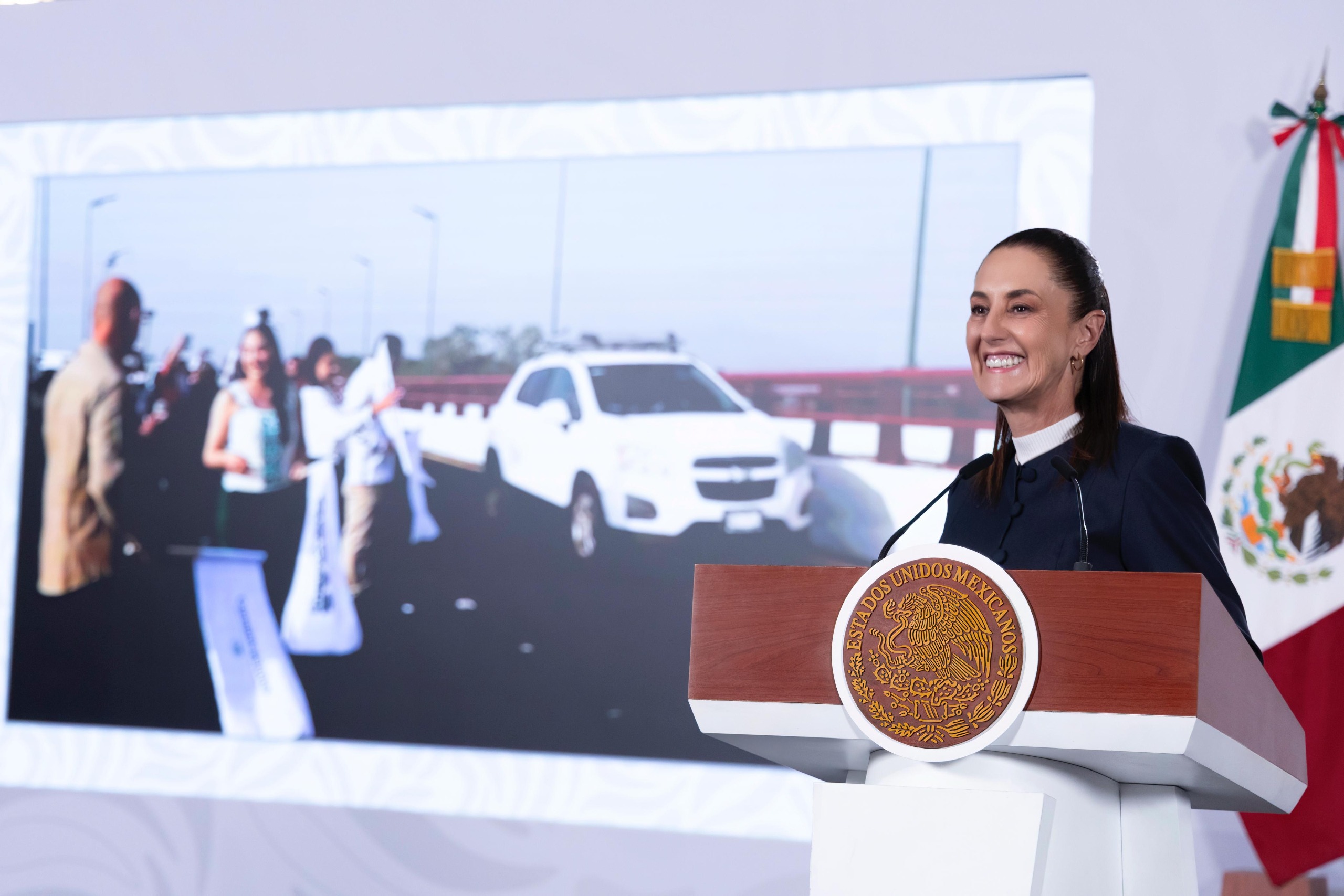 Presidenta Claudia Sheinbaum destaca récord histórico en IED en el primer trimestre de 2026 con 23 mil 591 mdd e incremento de 21.8% en exportaciones.