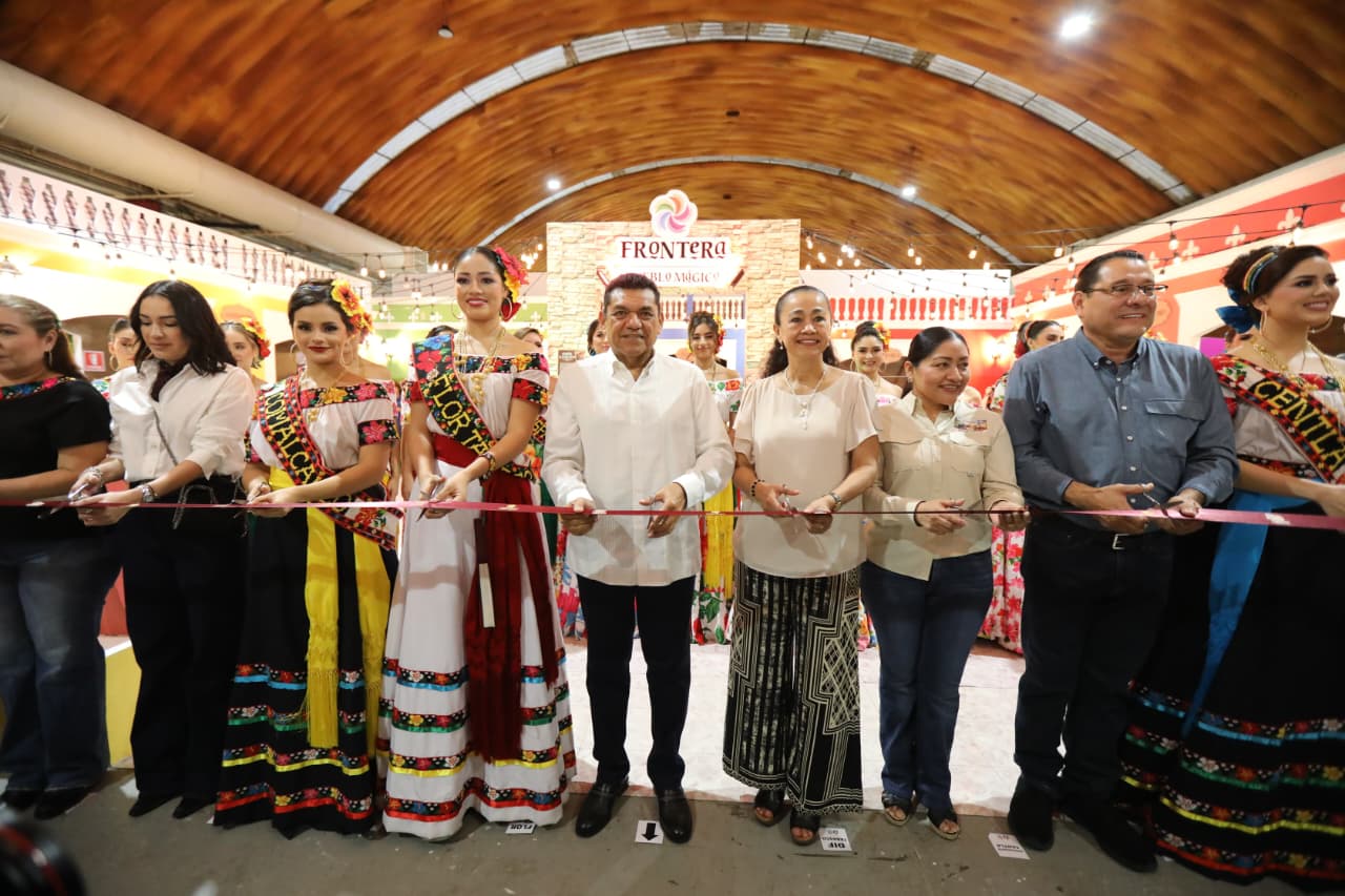 Comalcalco y Centla reciben al Gobernador Javier May en su pabellón municipal y presentan una gran muestra del desarrollo cultural, artesanal y económico.