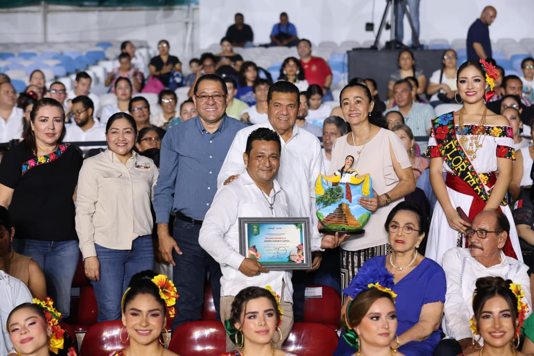 ¡Tabasco es cultura viva! Folclor de Centla y Comalcalco llena de alegría y baile a La Fiesta del Pueblo.