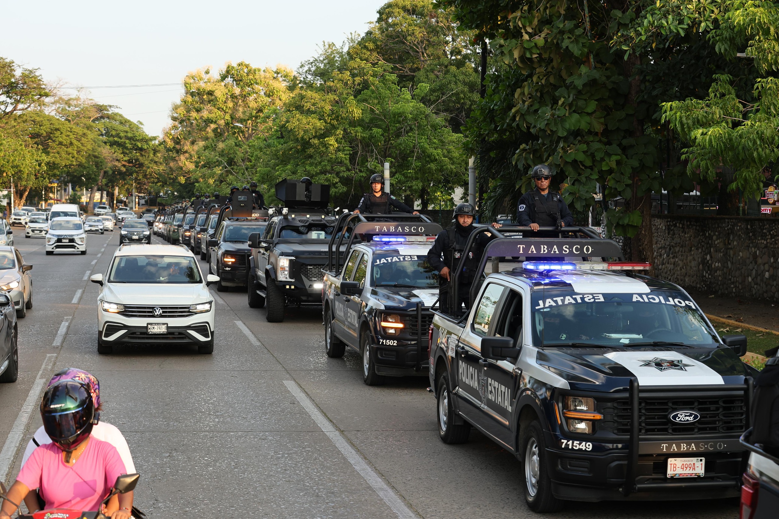 Acciones por la seguridad en la entidad dejan el decomiso de 357 dosis de droga, vehículos y armas, además de 13 detenidos, reporta Gabinete de Seguridad de Tabasco.