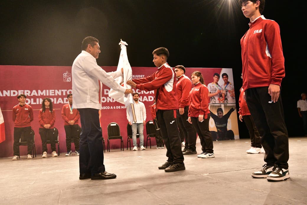 Abandera Javier May a Delegación Tabasco que participará en Olimpiada Nacional Conade 2026 y anuncia aumento a beca deportiva.