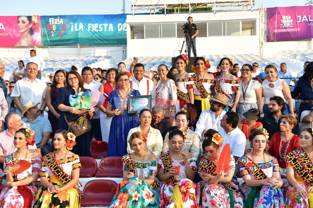 Se lucen grupos artísticos de Jalpa de Méndez y Jonuta en foro La Cultural al presentar estampas del folclor nacional; destacaron el zapateados y danzas tradicionales de Tabasco.
