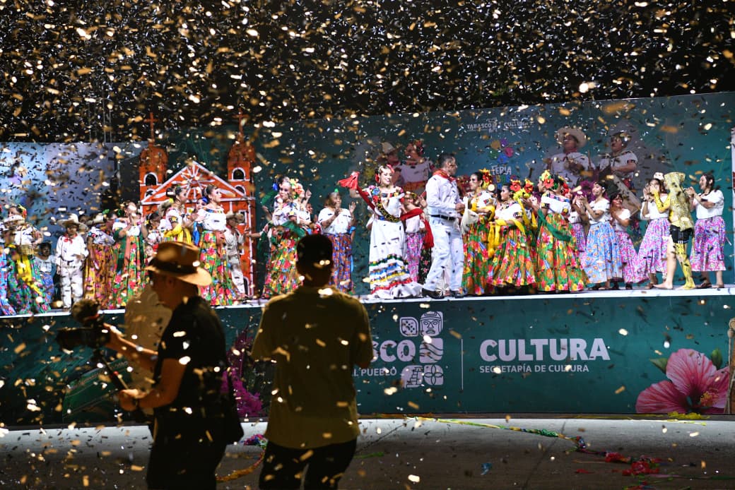 Disfrutan familias tabasqueñas gran mosaico de danza y música presentado por Macuspana, Paraíso y Tacotalpa en el foro La Cultural.