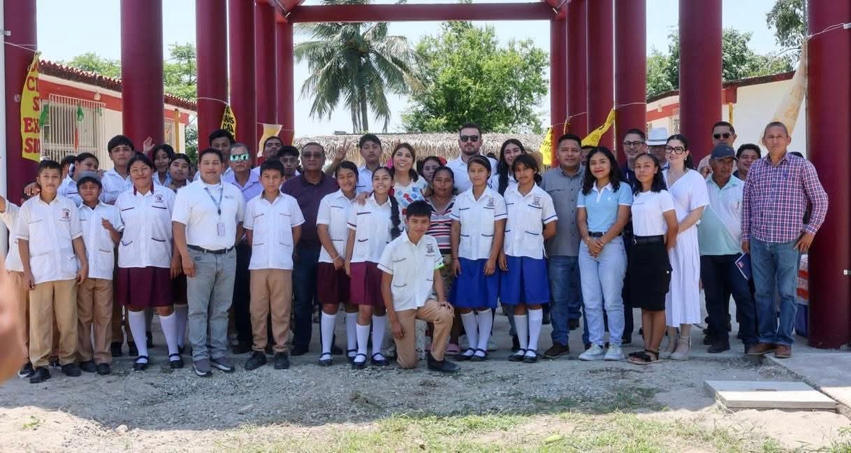 Entrega Marí Luz nueva techumbre escolar