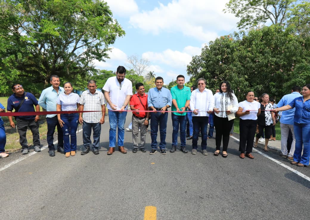 Comalcalco se transforma de la mano del Gobierno del Estado; Javier May entrega y pone en marcha obras de infraestructura caminera y rehabilitación de cárcamos.