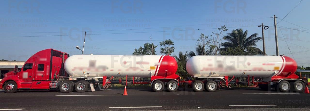 Integra FGR investigación, tras aseguramiento de tractocamión con más de 80 mil litros de hidrocarburo en Tabasco.