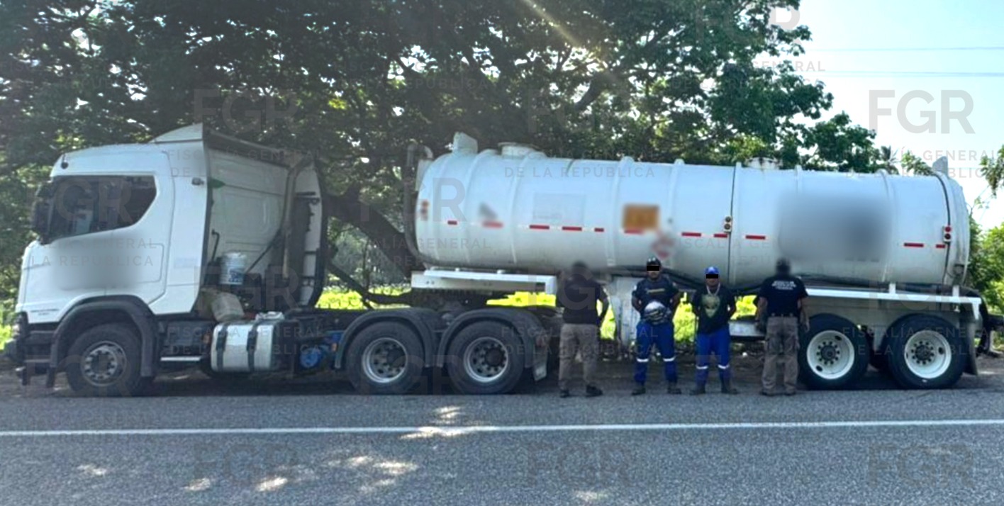 Integra FGR investigación, tras el aseguramiento de tractocamión con 20 mil litros de hidrocarburo probablemente ilícito.