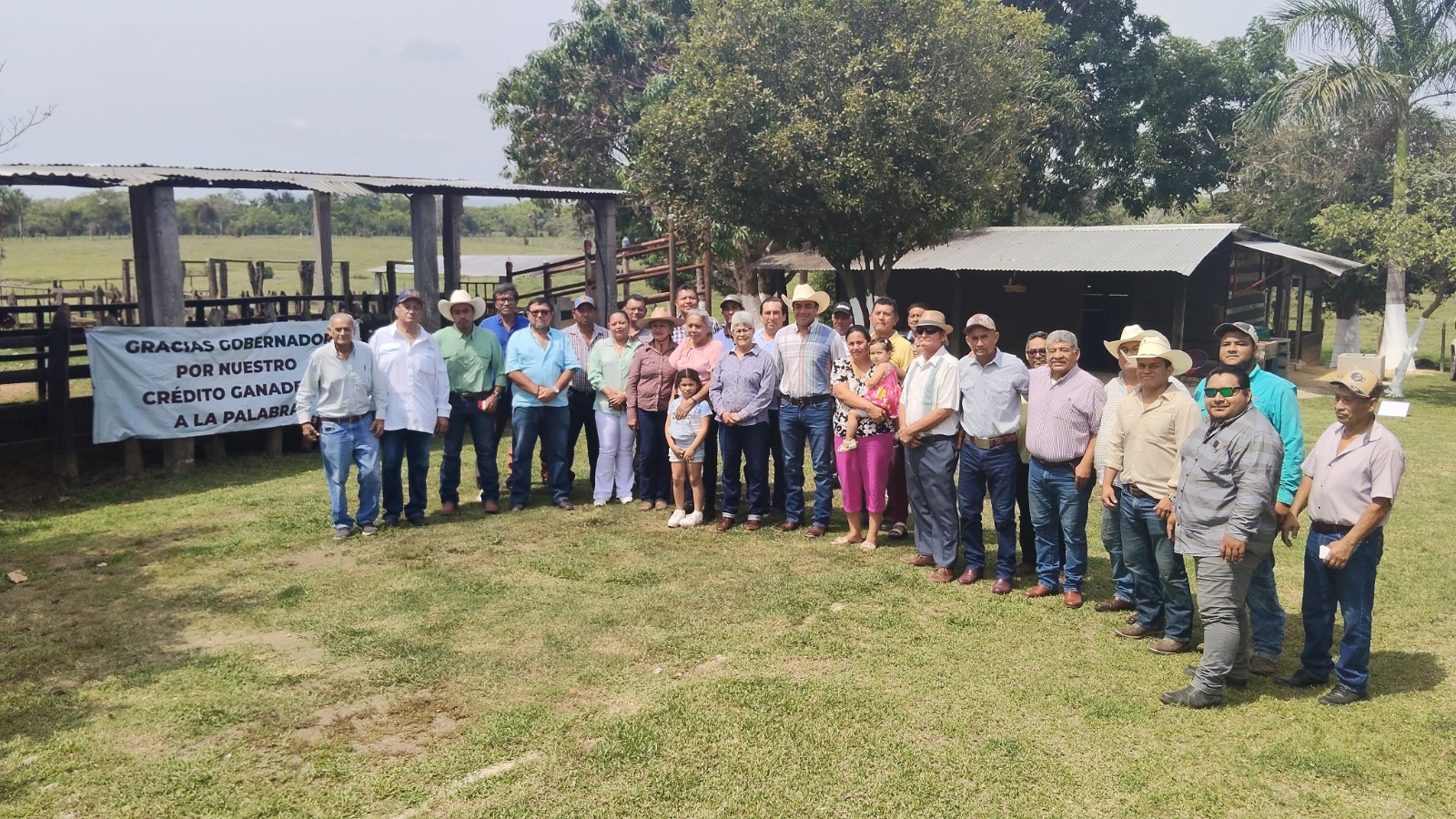 Productores de Macuspana reconocen resultados del Crédito Ganadero a la Palabra impulsado por el Gobernador Javier May.
