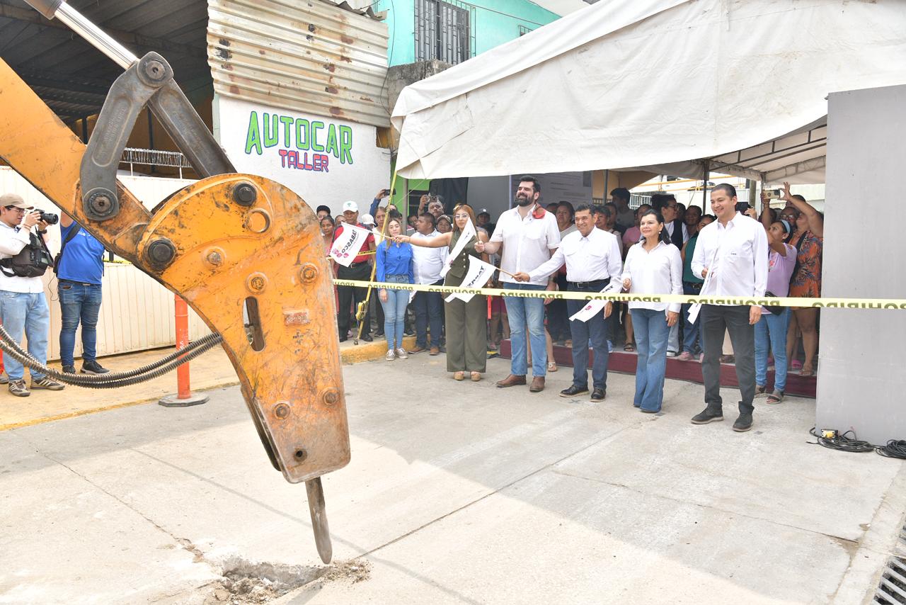 De la mano del pueblo se avanza en la Transformación de Tabasco y Centro, afirma Javier May al dar inicio a obras de impacto social en la colonia Gaviotas Norte.