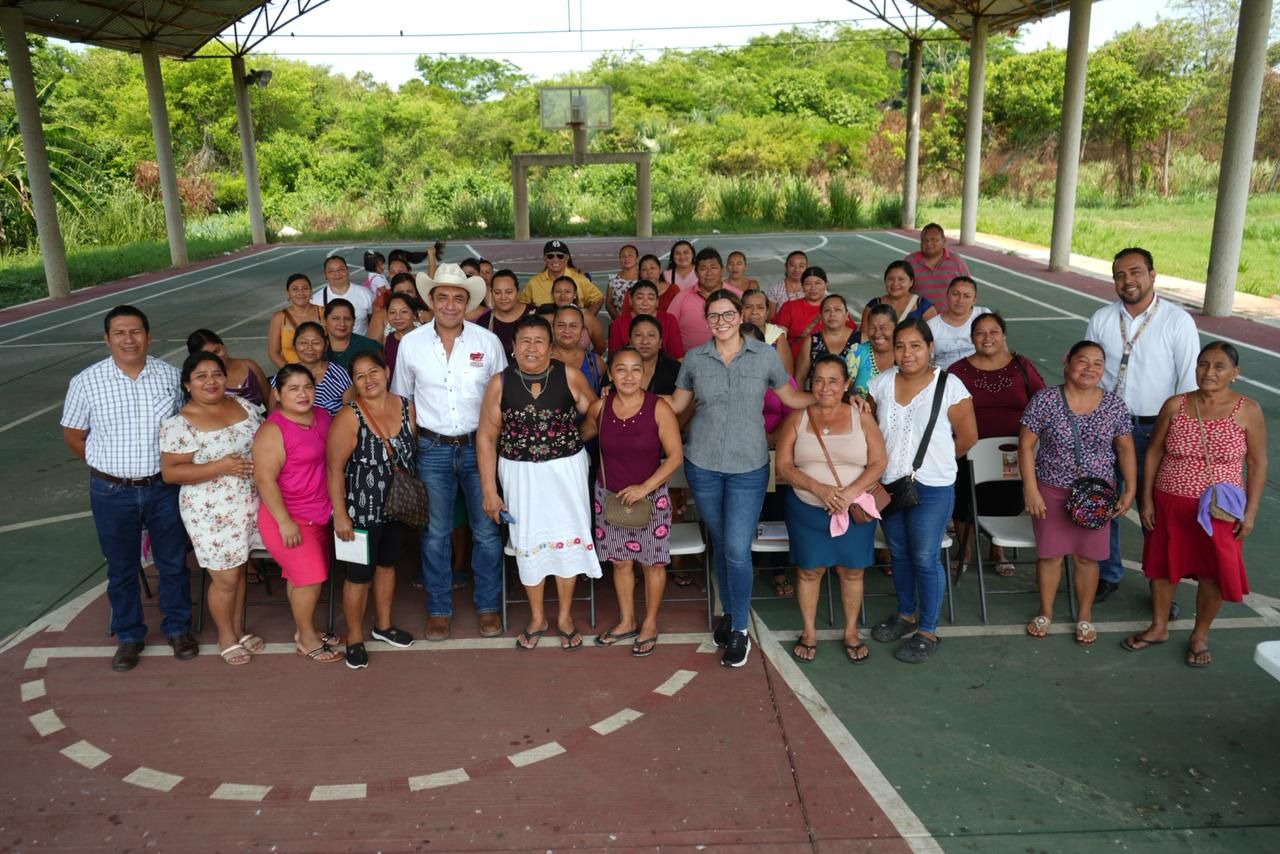 Crédito Porcino a la Palabra fortalece a mujeres de la zona Yokot’an; beneficiarias reconocen respaldo de Javier May.