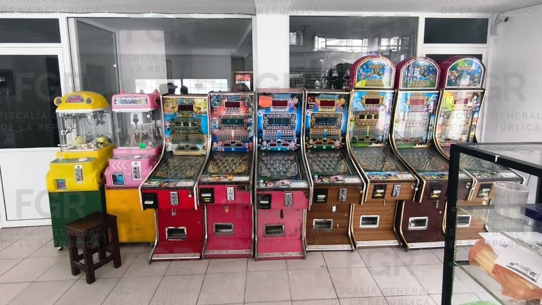 En cateo, FGR asegura 16 máquinas tragamonedas en el municipio de Centro, Tabasco.
