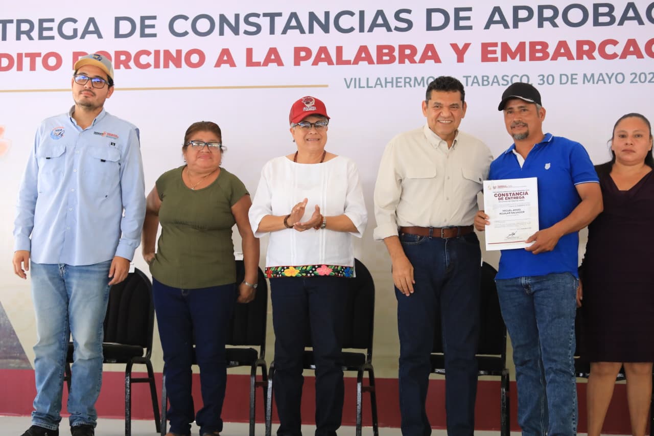 Impulso al sector primario en Tabasco para consolidar la soberanía alimentaria; Javier May entrega constancias de Crédito Porcino a la Palabra y cayucos a pescadores.