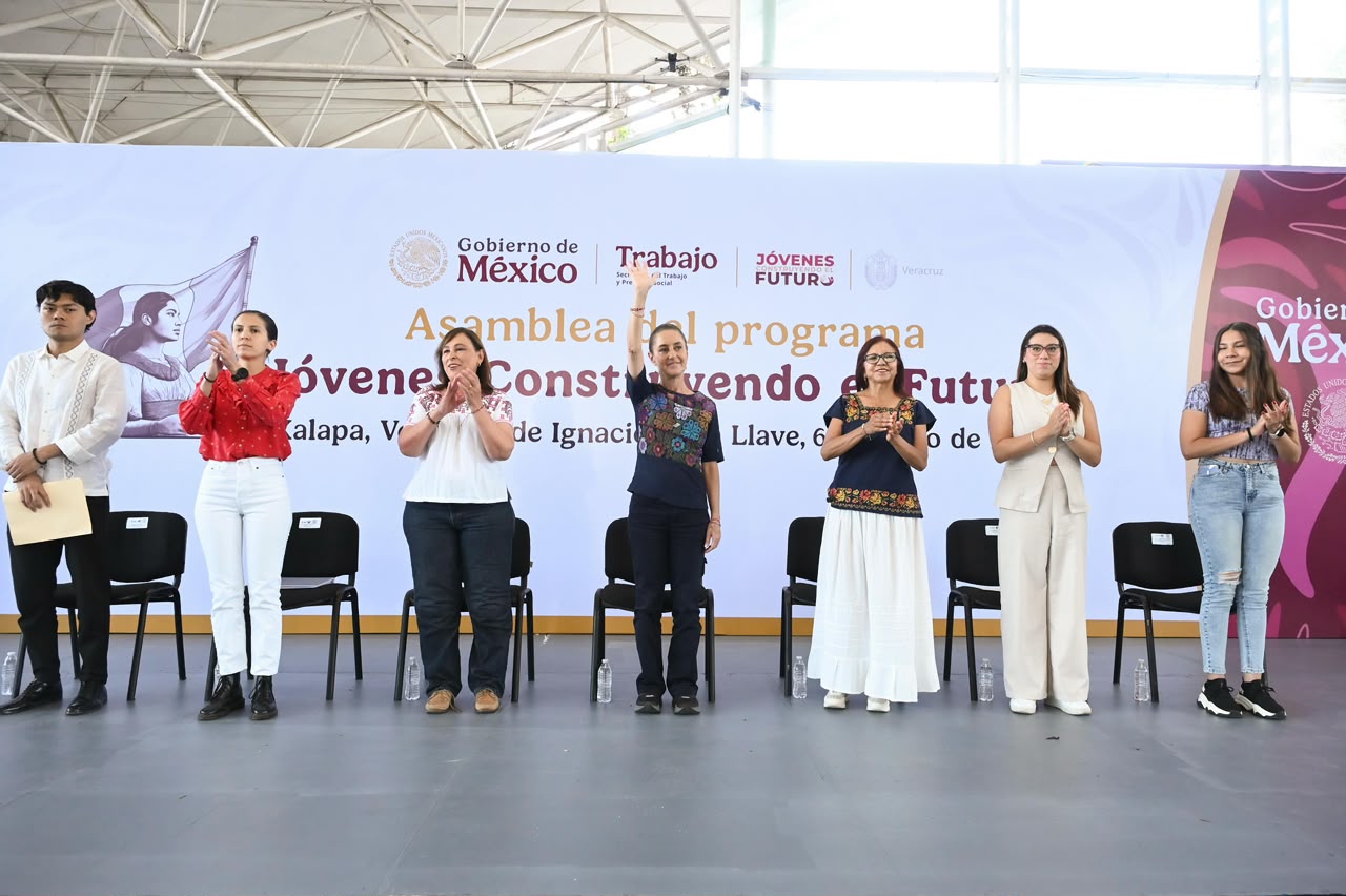 El objetivo de jóvenes construyendo el futuro es otorgar un año de experiencia y el derecho al empleo digno: Presidenta Claudia Cheinbaum desde Xalapa
