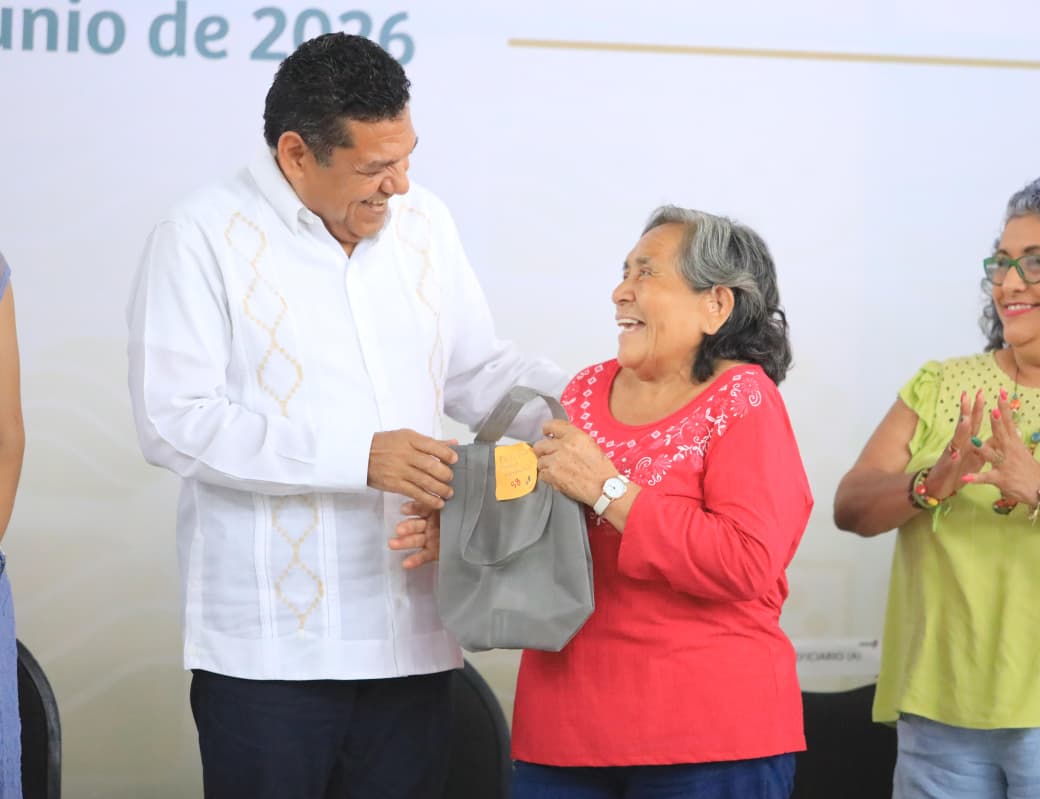 Gobierno del Estado beneficia a mil 178 personas con entrega de auxiliares auditivos; trabajamos para construir un Tabasco más incluyente: Javier May.
