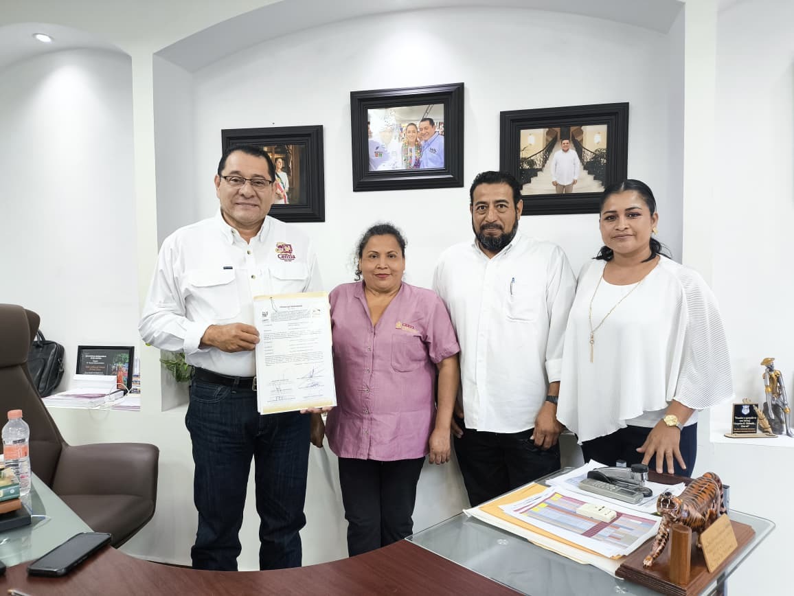 Avanza la regularización patrimonial en Centla: Gobierno del Estado entrega títulos de propiedad al Ayuntamiento.