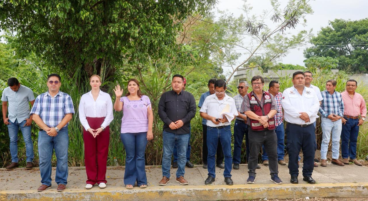 Beneficia rastreo de caminos en Huimanguillo