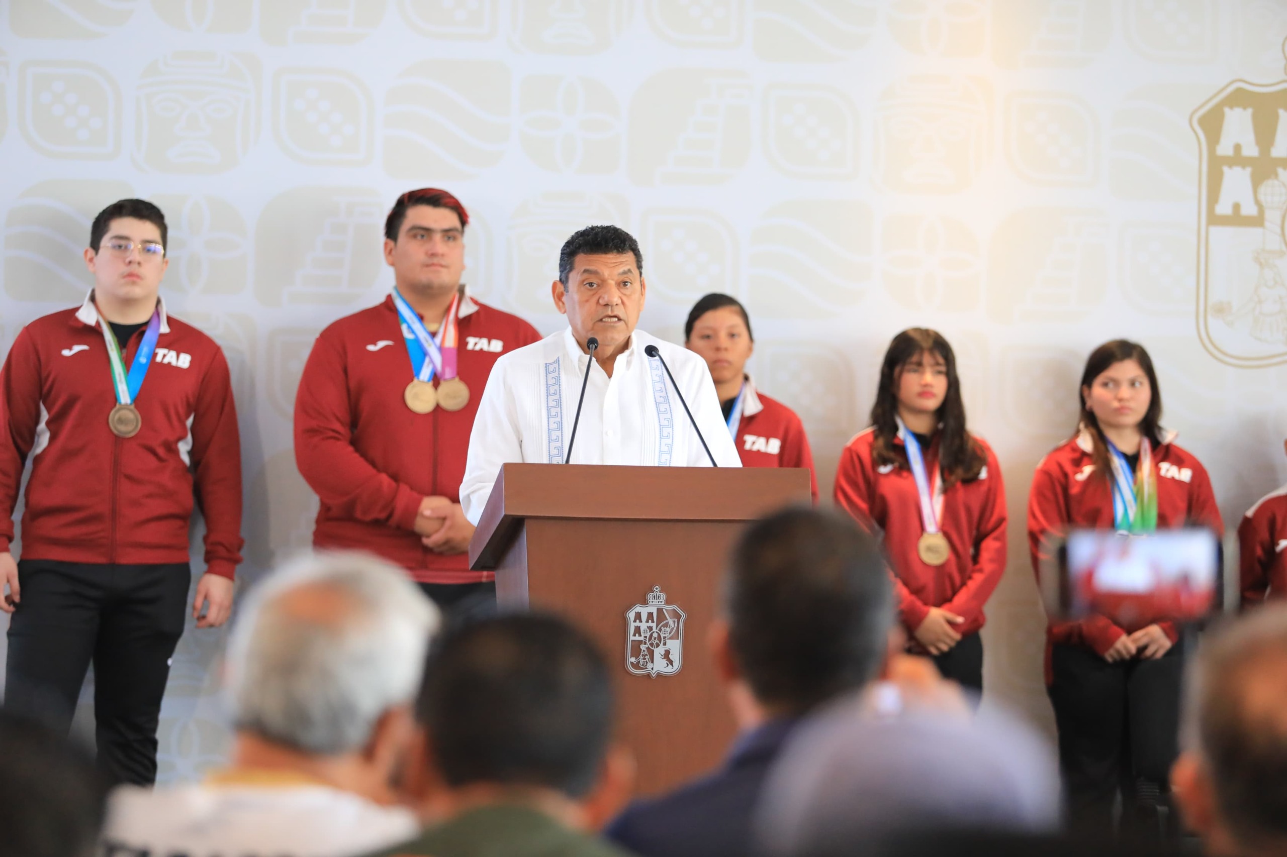 Reconoce Javier May esfuerzo y disciplina de atletas tabasqueños que hicieron historia en Olimpiada Conade 2026.