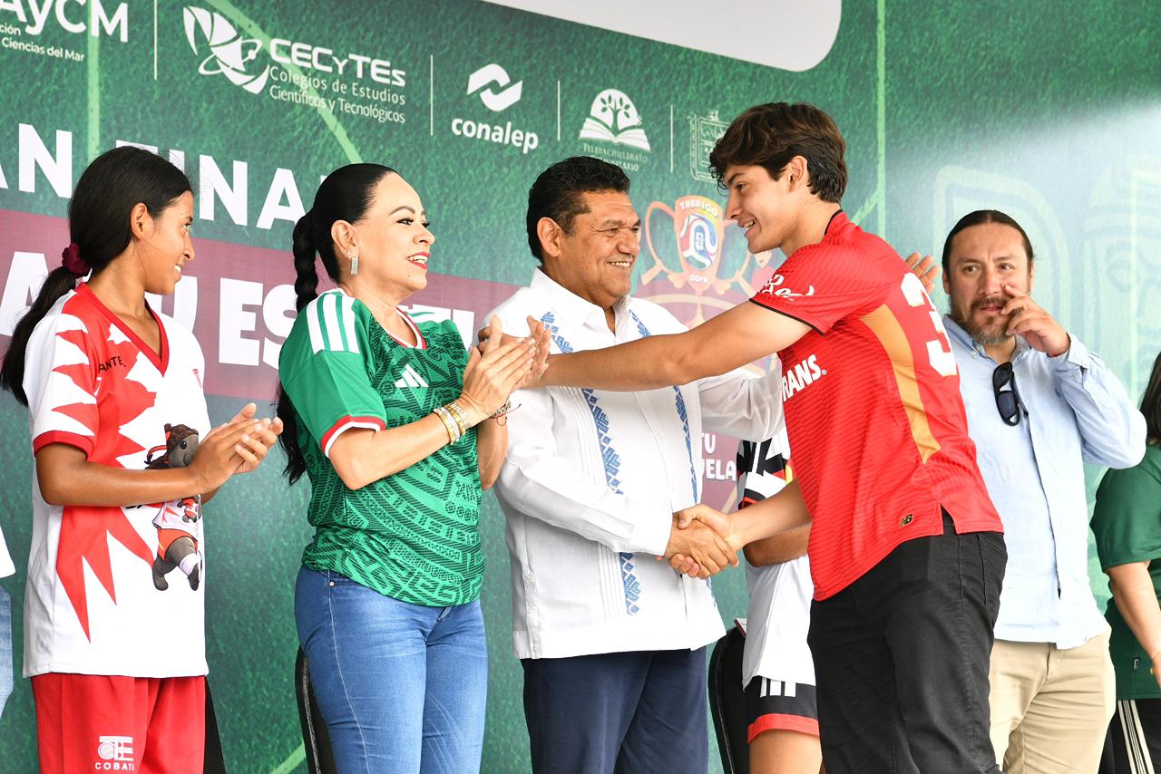 Alemania, representado por el CBTIS 32, campeón de El Mundial va a tu Escuela; en una cancha se aprende disciplina, compañerismo, solidaridad y respeto: Javier May.